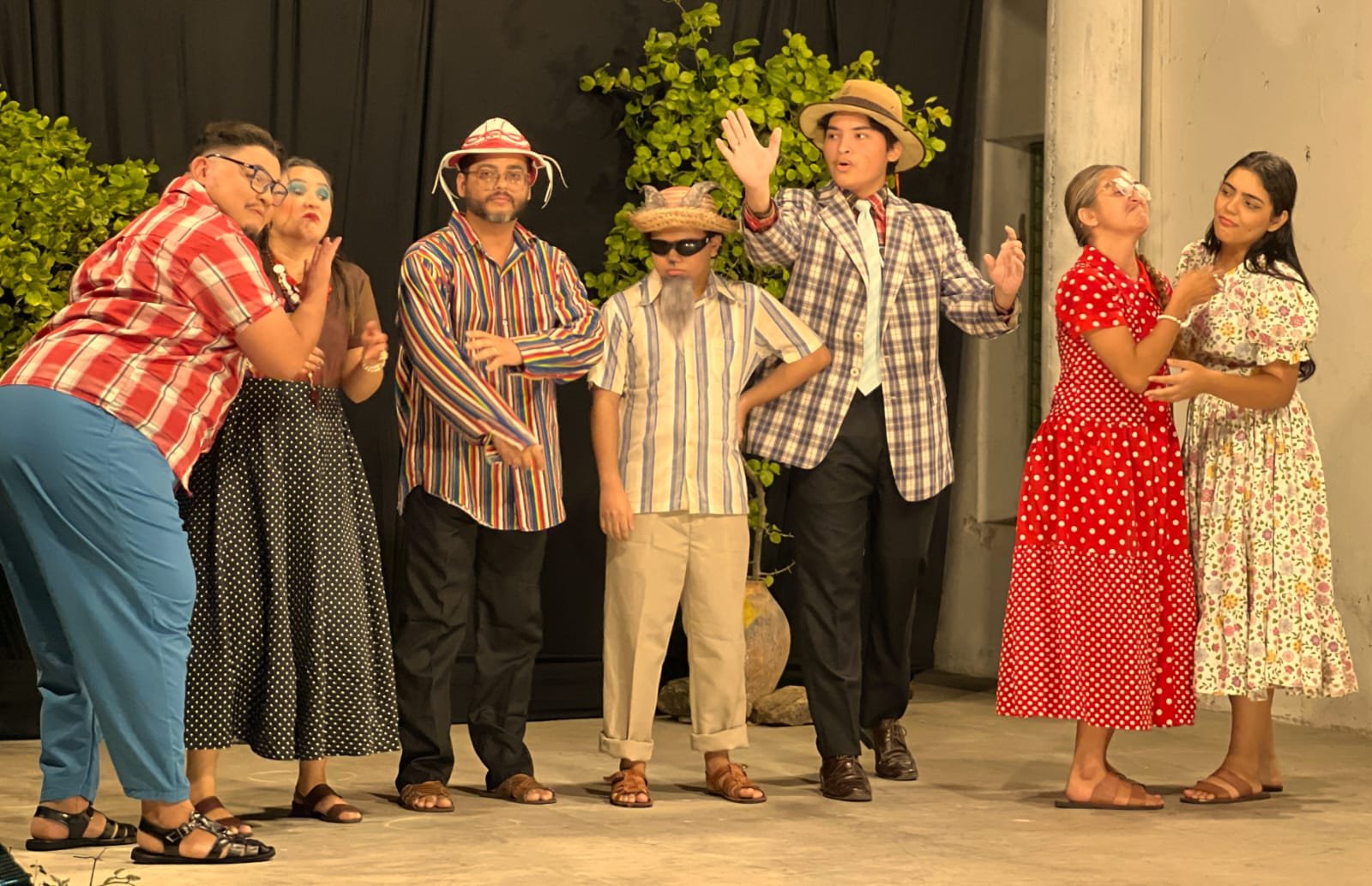 Apresentação do espetáculo "A moça e o bode"